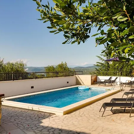 Agneza Holiday home *