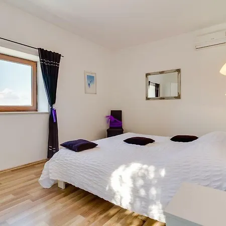 Holiday home Agneza