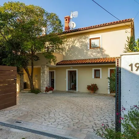 Agneza Holiday home Krnica