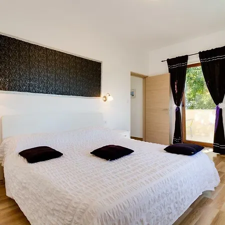Agneza Holiday home Krnica
